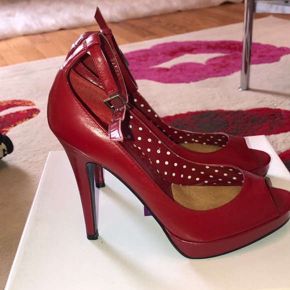 Red heels - Picture 4 of 6